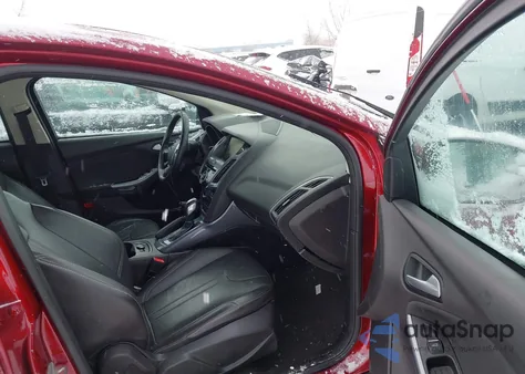 2014 Ford Focus Titanium z USA, uszkodzony, nr VIN 1FADP3J26EL193121